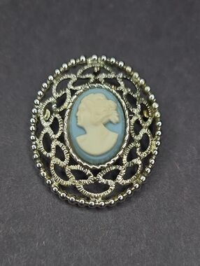 Sarah Coventry Silver Filigree Cameo Brooch
